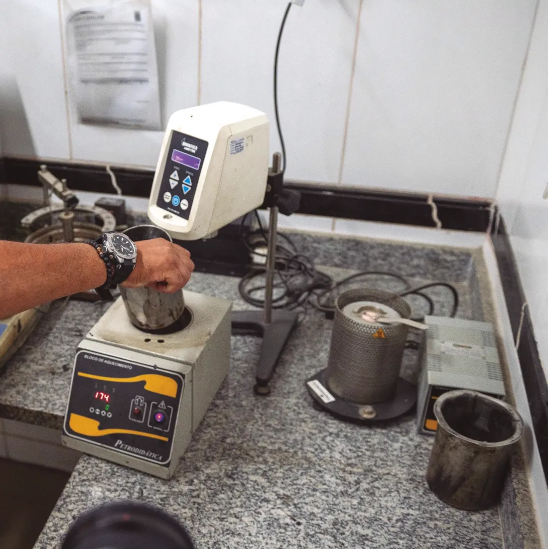 Ensaio de controle tecnológico realizado em laboratório móvel